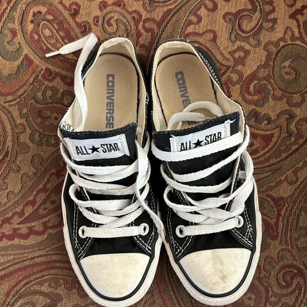 ❄️Converse White and Black Sneakers - Picture 6 of 6